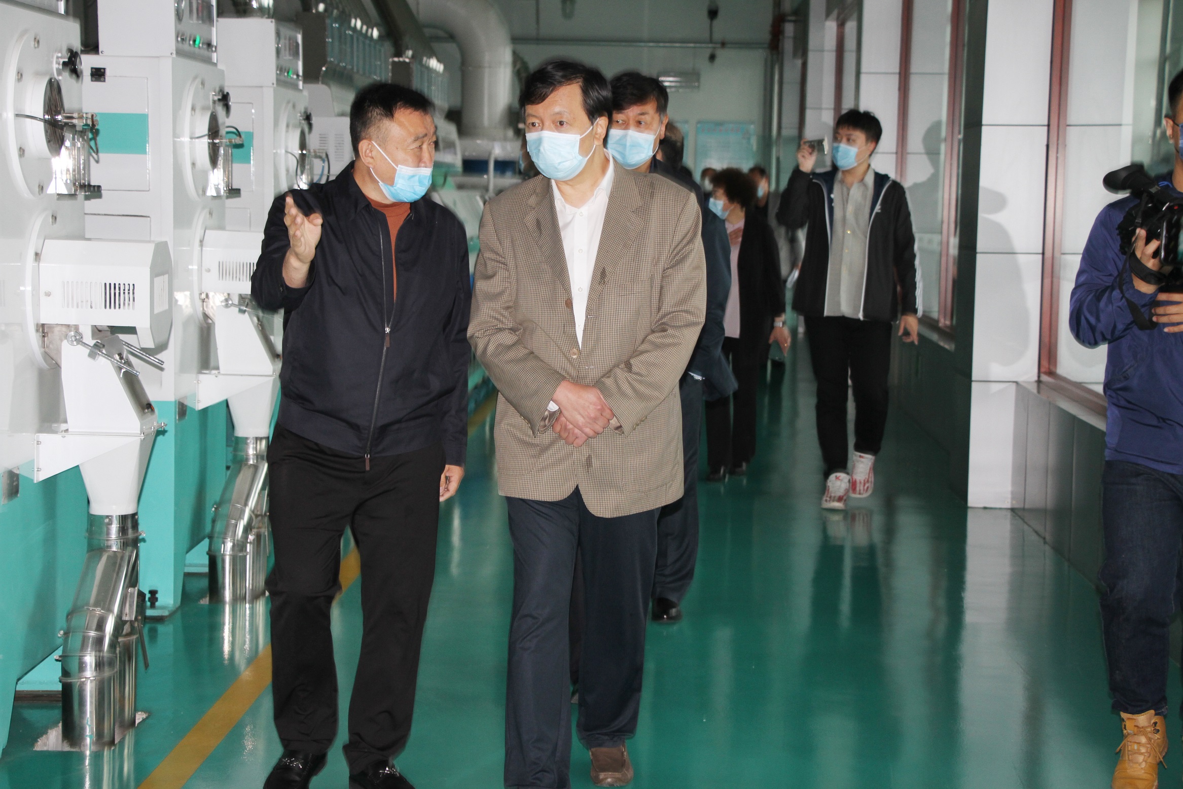 1653961175495402.jpg 2.jpg